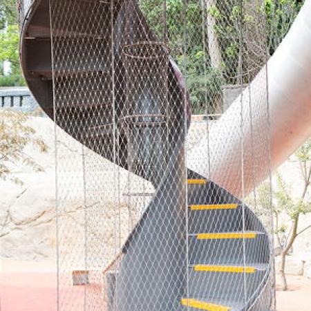 LEMUR ORMAN MACERASI, SİDNEY